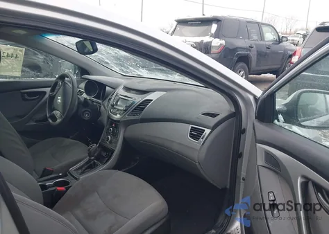 2015 Hyundai Elantra Se z USA, uszkodzony, nr VIN 5NPDH4AE9FH595602